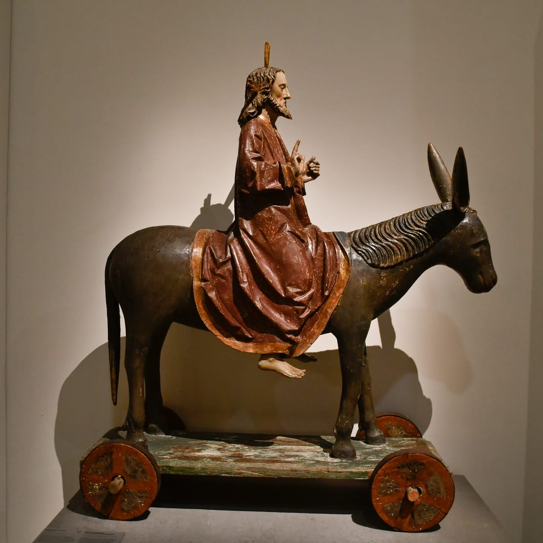 Christ monté sur roulettes, Paris